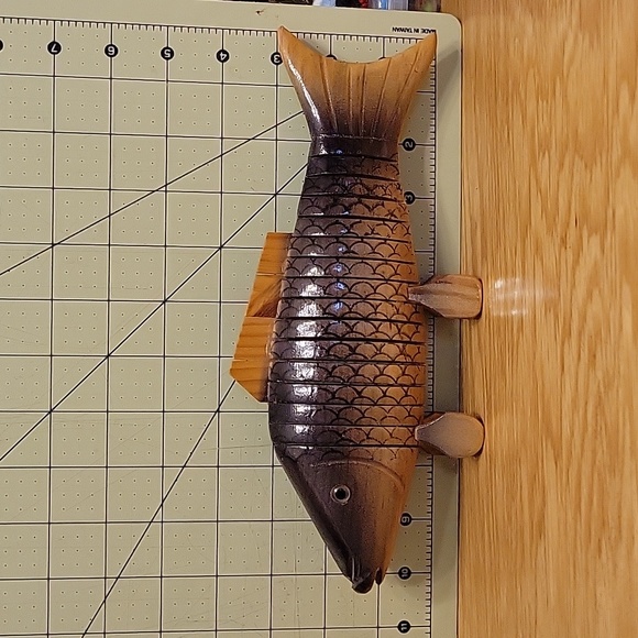 Wood Carved Fish - Picture 1 of 7